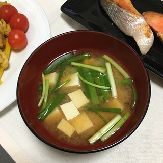 豆腐とざく切り薬味ネギのぱぱっと味噌汁♡